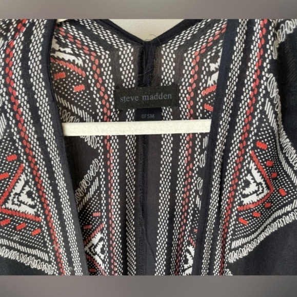 Steve Madden Geometric Print Poncho Ruana Navy Blue Size OSFM - Picture 3 of 11